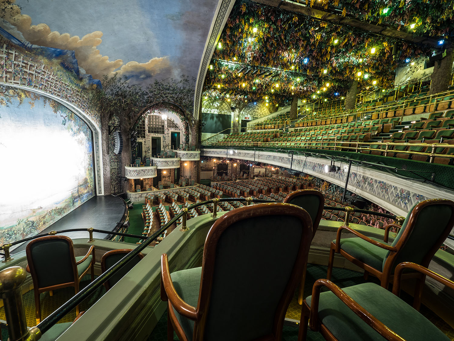 Nhà hát hai tầng duy nhất trên thế giới Elgin và Winter Garden ở Toronto, Canada