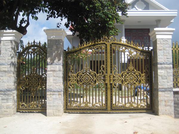 Chiều rộng của cổng nhà vườn